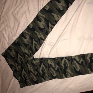Camo print leggings